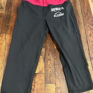 Hogwarts Alumni Capri Leggings